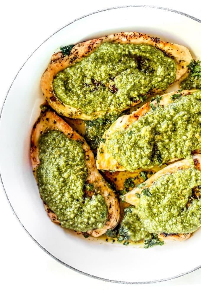 Milchfreies Pesto-Hähnchen 2 Milchfreies Pesto-Hähnchen mit frischen Zutaten