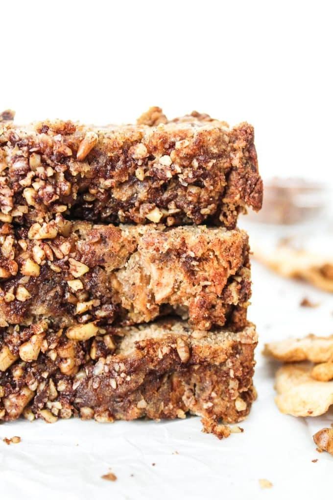 Glutenfreies Apfelbrot mit Walnussstreuseln 2 Saftiges glutenfreies Apfelbrot mit knusprigem Streuselbelag