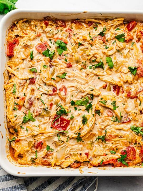Cremiger Hähnchen-Dip mit grünen Chilis, ohne Milchprodukte, ideal für Partys und den Game Day