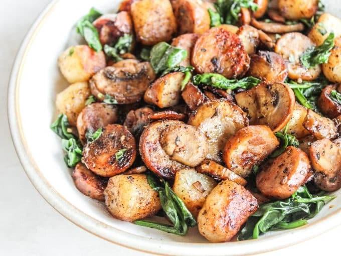 Nahaufnahme von ungekochtem Trader Joe's Blumenkohl-Gnocchi