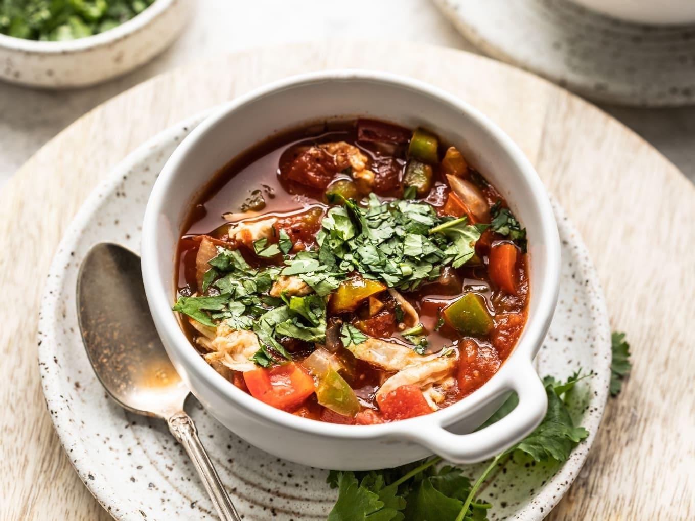 Low-Carb Hähnchen-Fajita-Suppe aus dem Slow Cooker, einfach und geschmacksintensiv