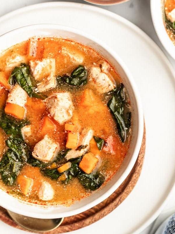 Würzige Buffalo-Hähnchen-Süßkartoffel-Suppe aus dem Instant Pot, schnell zubereitet