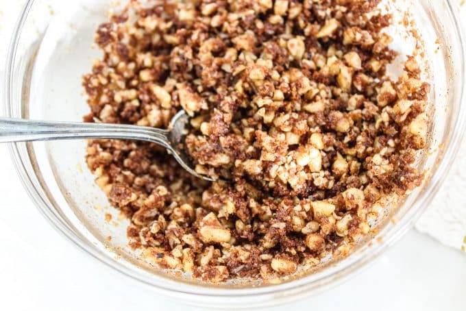 Glutenfreies Apfelbrot mit Walnussstreuseln 4 Zutaten für den Walnuss-Streusel