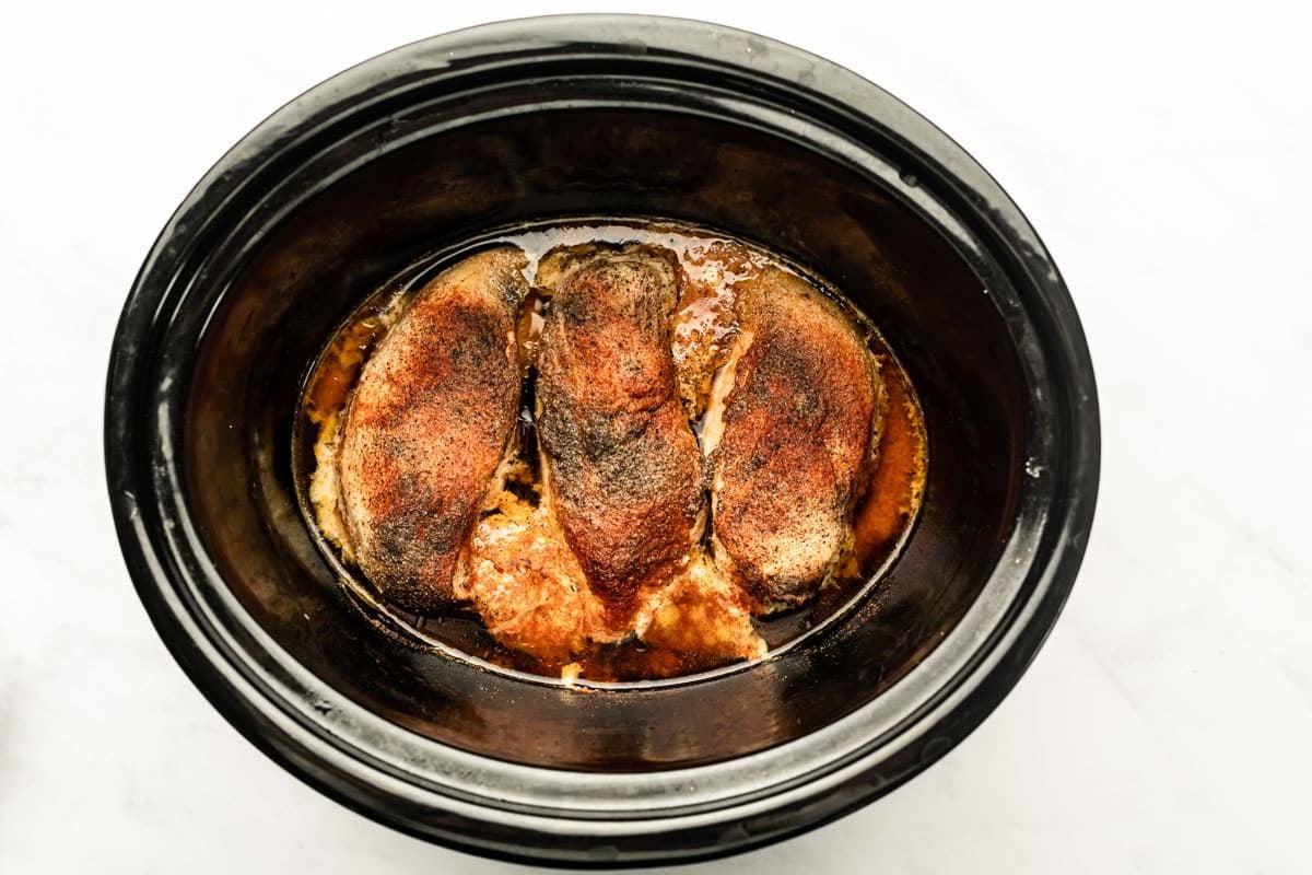 Gekochte Hähnchenbrustfilets im Slow Cooker
