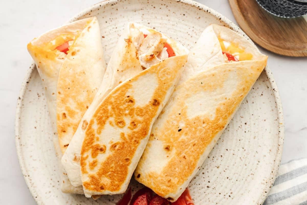 Einfache Ranch-Hähnchen-Wraps, gegrillt und vorbereitbar, warm oder kalt genießbar