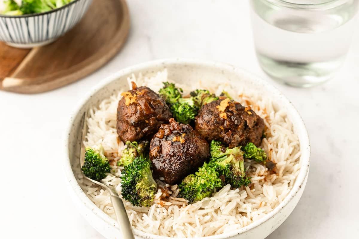 Einzigartige Frikadellen mit Orange-Balsamico-Sauce, vielseitig als Hauptgericht oder Vorspeise