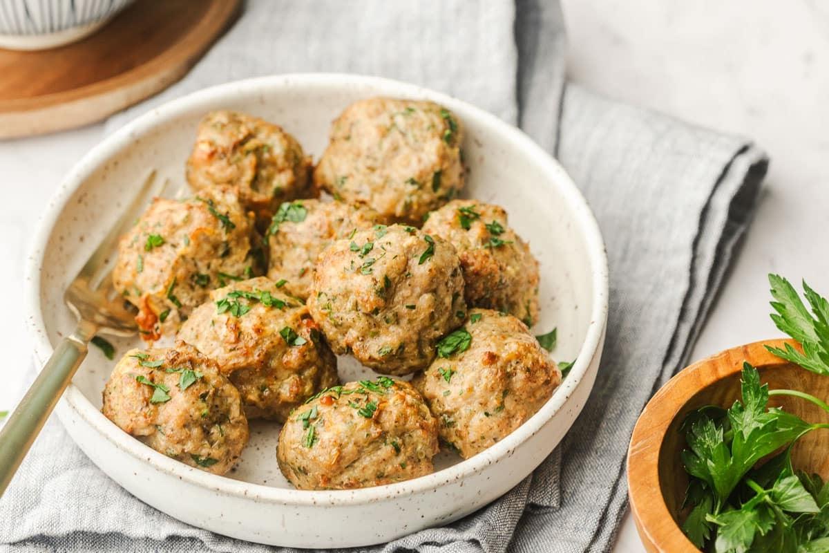 Einfache Puten-Frikadellen aus der Heißluftfritteuse, schnell und kalorienarm