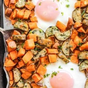 Süßkartoffel-Frühstück vom Blech 6 Süßkartoffel-Frühstück vom Blech in einer Schüssel