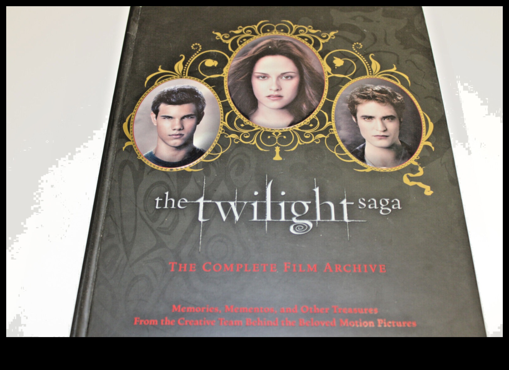 Twilight Treasures II: Vederi nocturne asupra peisajelor urbane revizuite