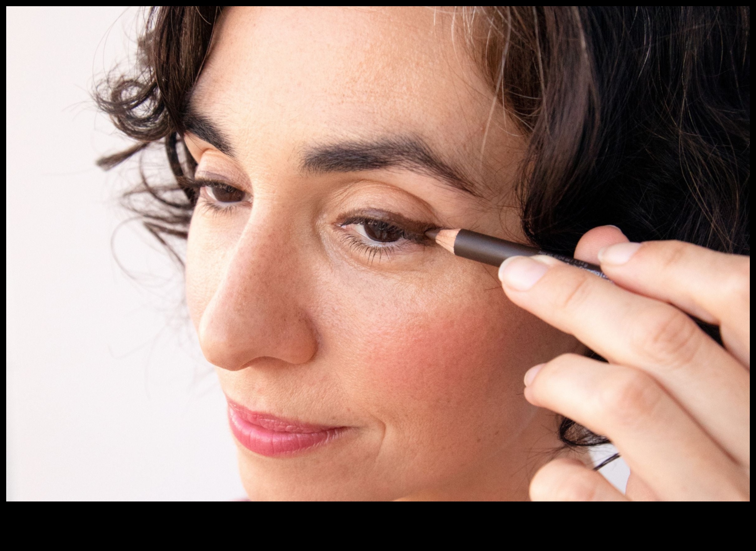 Linie și definiți: Ghidul final pentru măiestria de eyeliner