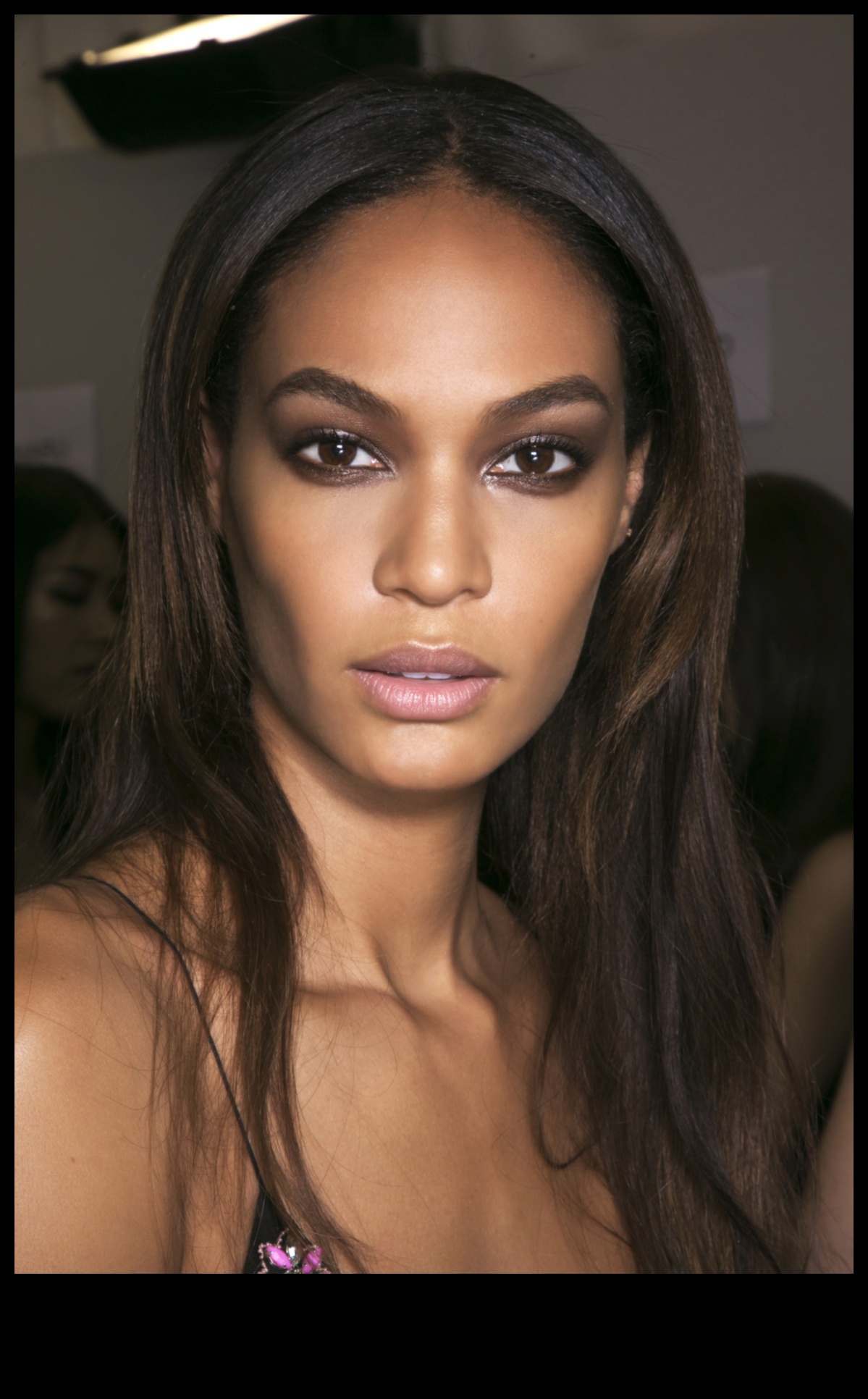 De la fum la sultry cum să realizezi ochii înfiorători pentru orice petrecere 3 De la fum la sultry: atragerea ochilor înfiorători în machiajul petrecerii