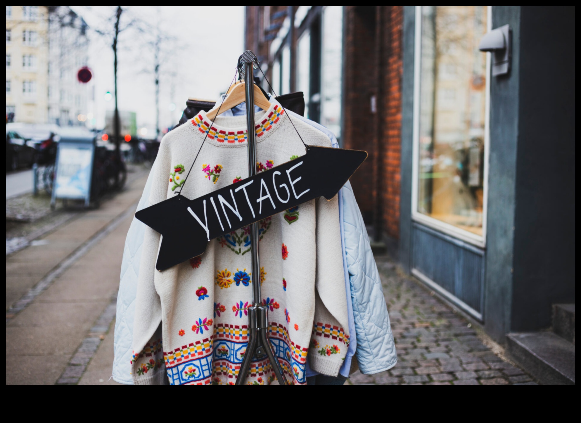 O cusătură în timp: îmbrăcăminte și accesorii pentru vibrații de bricolaj pentru vibrații vintage