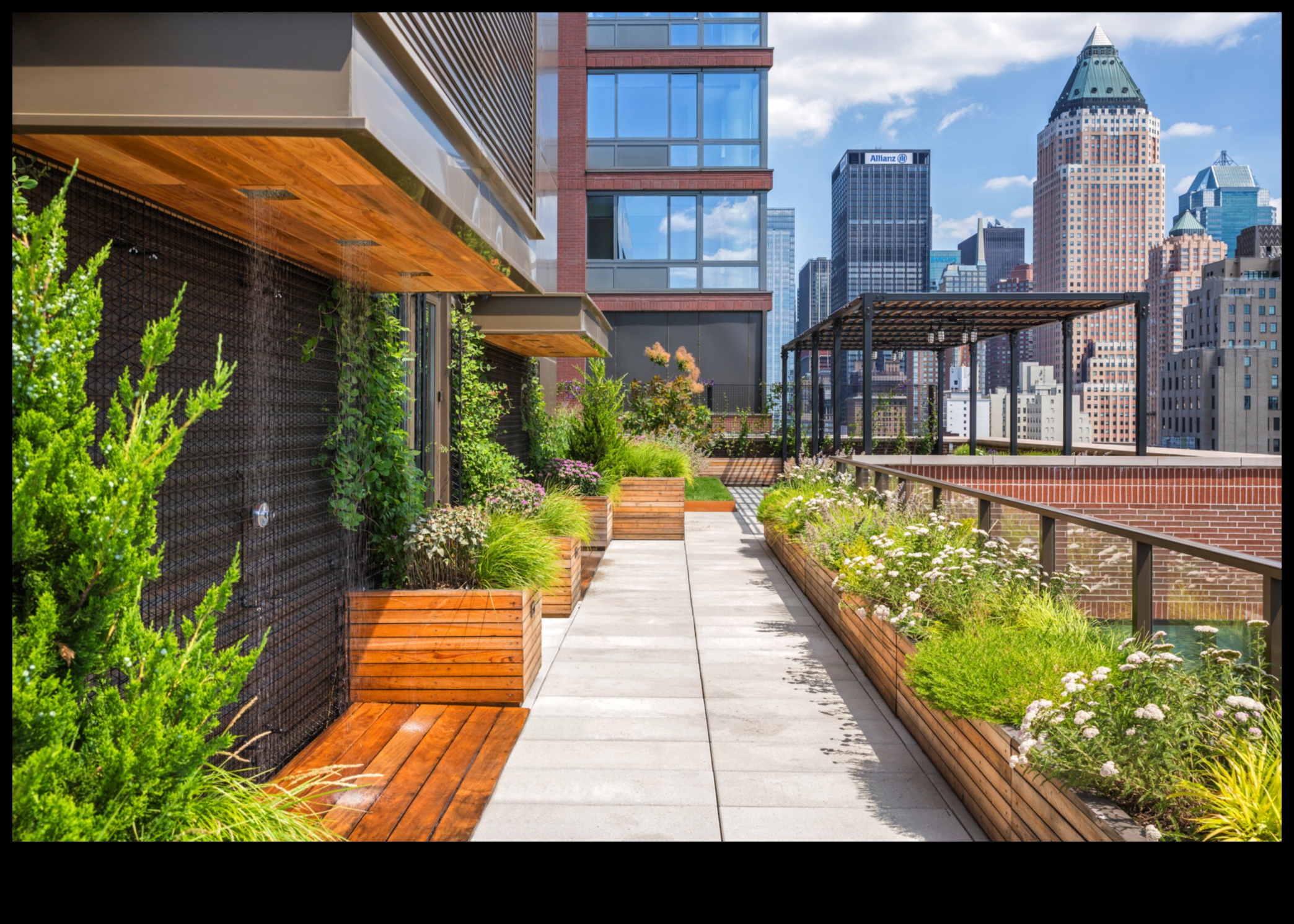 Design urban înălțător: acoperișul scapă în jungla betonului