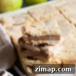 Εύκολες Μπάρες Μήλου με Καραμέλα 7 Στοίβα από καραμελωτές μπάρες μηλόπιτας.