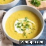 Αρωματική Σούπα Παστινάκι και Μήλο με Κάρυ 7 Ένα μπολ με σούπα παστινάκι και μήλο Bramley με κάρυ.