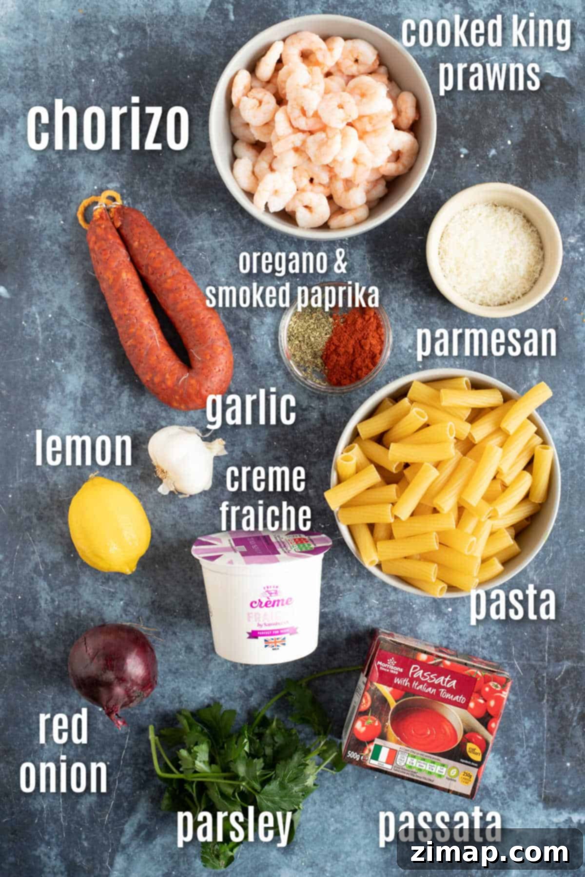Εύκολη Συνταγή για Ζυμαρικά με Chorizo και Γαρίδες 3 Υλικά για ζυμαρικά με χοριζό και γαρίδες.
