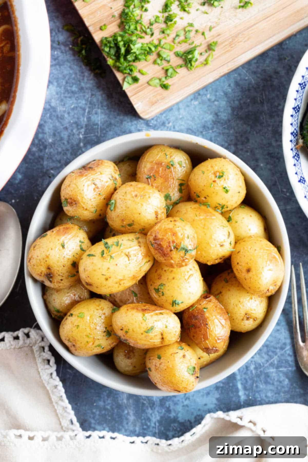 Εύκολες Πατατούλες Φούρνου 4 Mini roast potatoes.