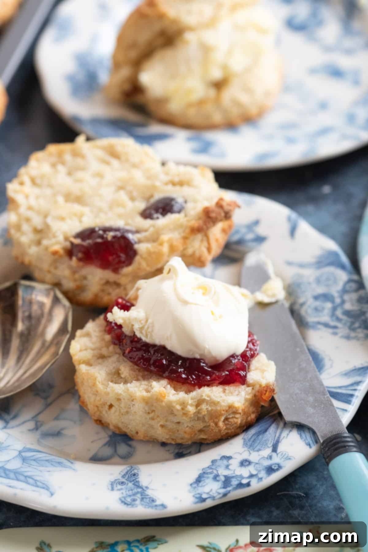 Πανεύκολο Βουτυρόγαλα με Δύο Υλικά 4 Scones made with buttermilk.