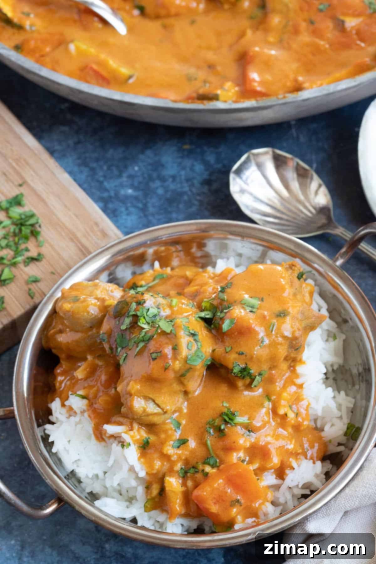 Εύκολο Τίκα Μασάλα με Αρνί 6 Αρνί tikka masala σερβιρισμένο με ρύζι.
