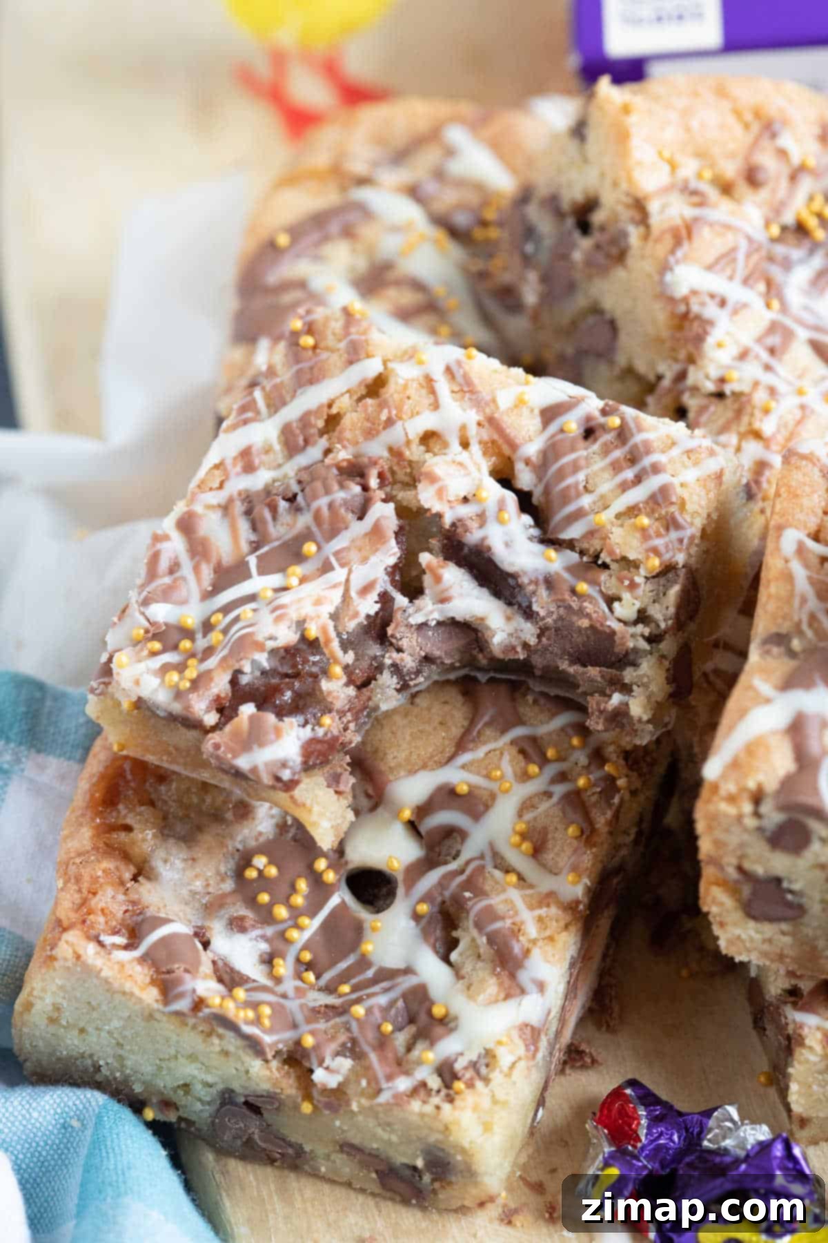 Εύκολα Μπλοντις με Αυγά Cadbury Κρέμας 7 Blondie με αυγό Cadbury Creme με μια δαγκωματιά.