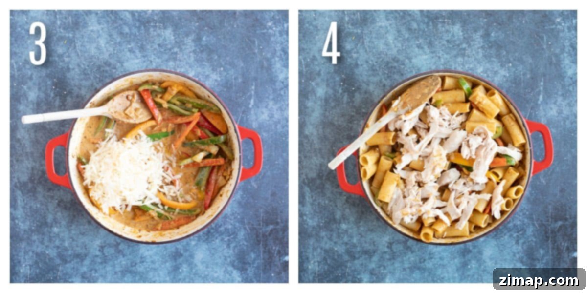 Ράστα Μακαρόνια με Κοτόπουλο 5 Adding the creamy sauce and chicken to the rasta pasta.