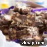 Η Απόλυτη Συνταγή Τίφιν με Αυγά Κρέμας Cadbury 8 Tiffin με Creme Eggs κομμένο σε μπάρες.