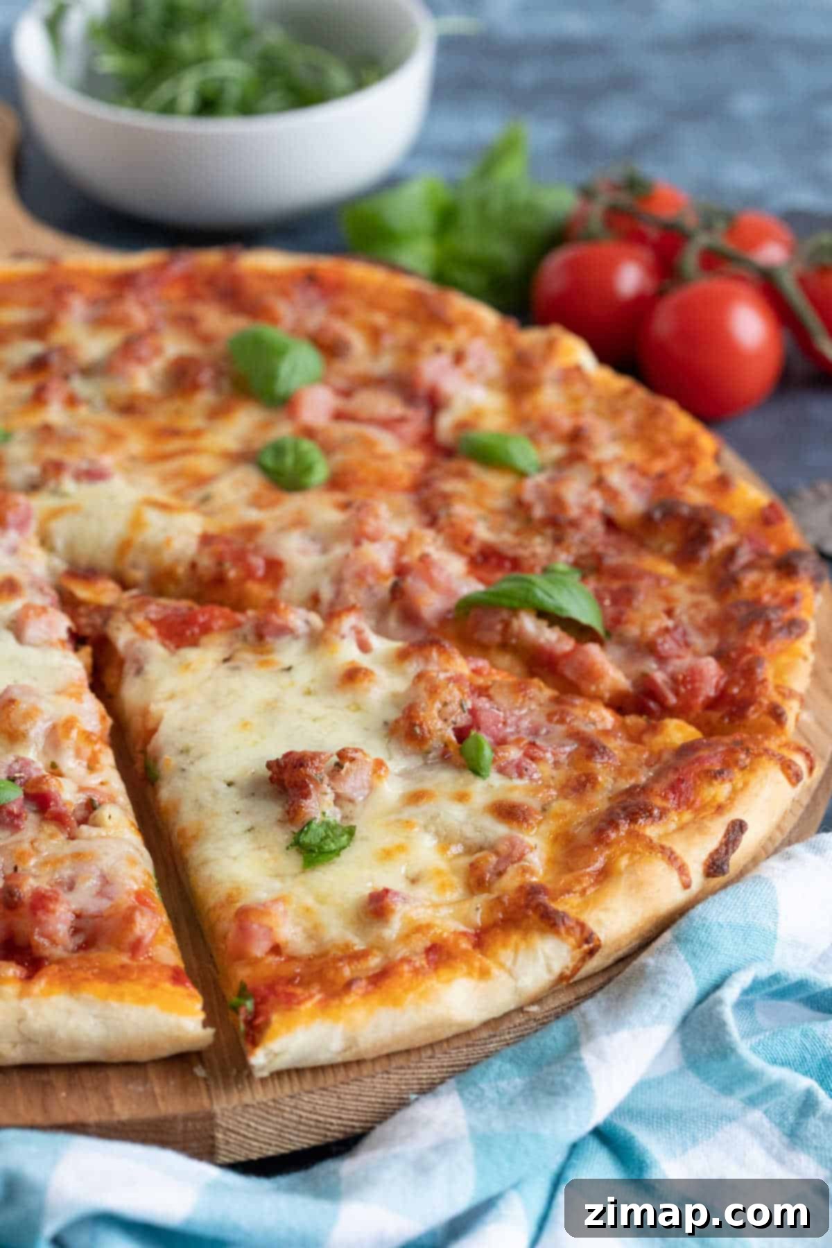 Εύκολη Ζύμη Πίτσας με Απλό Αλεύρι 7 A slice of pizza on a cutting board.