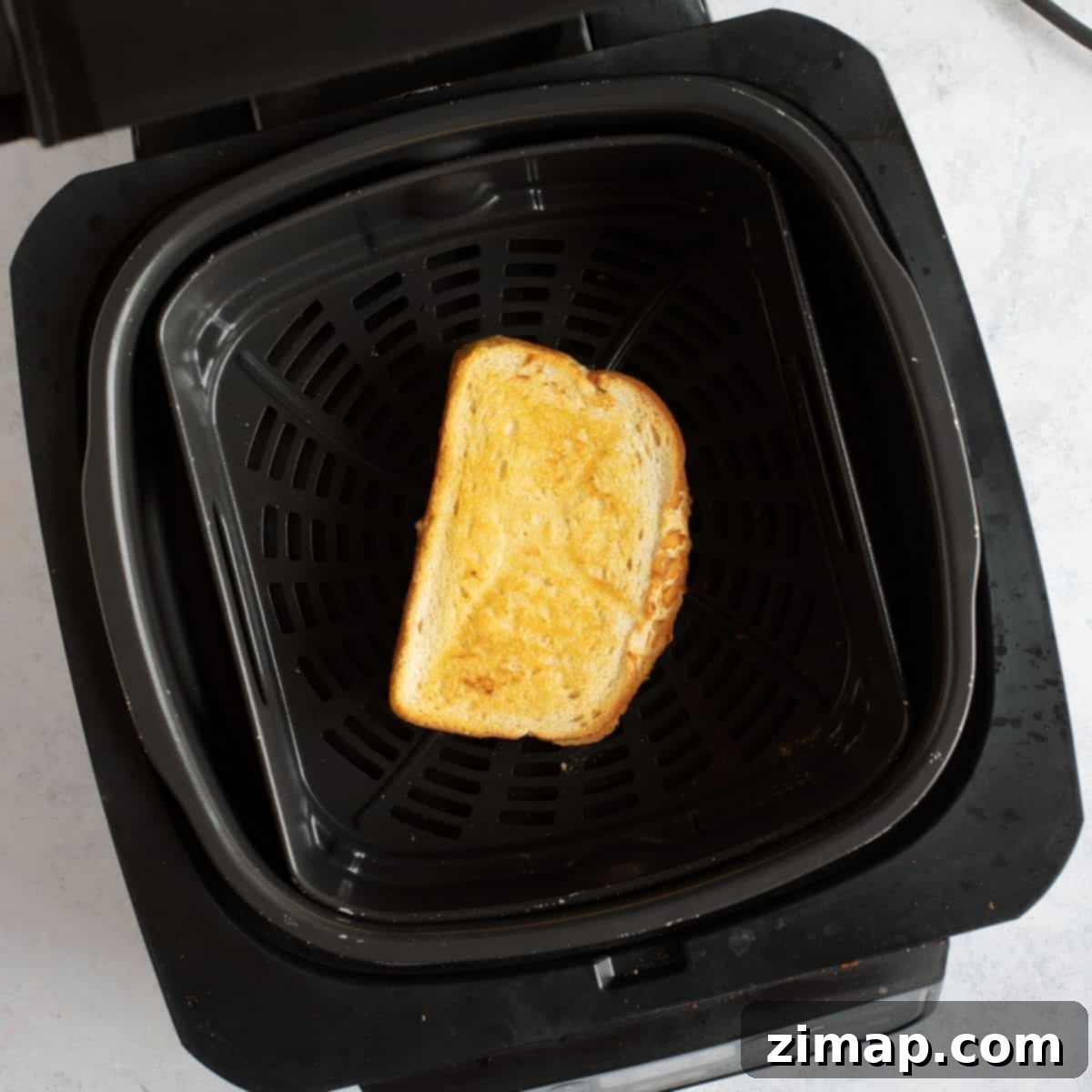 Τραγανό Τοστ Φριτέζας Αέρος 9 Cheese toastie in air fryer.
