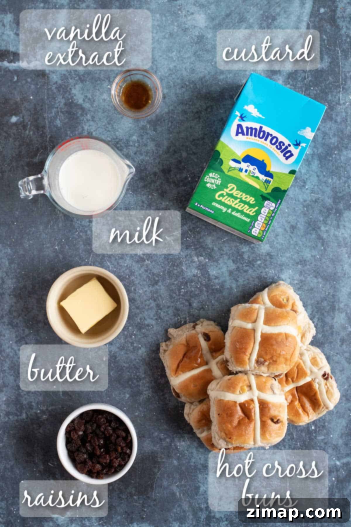 Εύκολη Πουτίγκα Hot Cross Bun 3 Υλικά για πουτίγκα ψωμιού και βουτύρου με Hot Cross Bun.