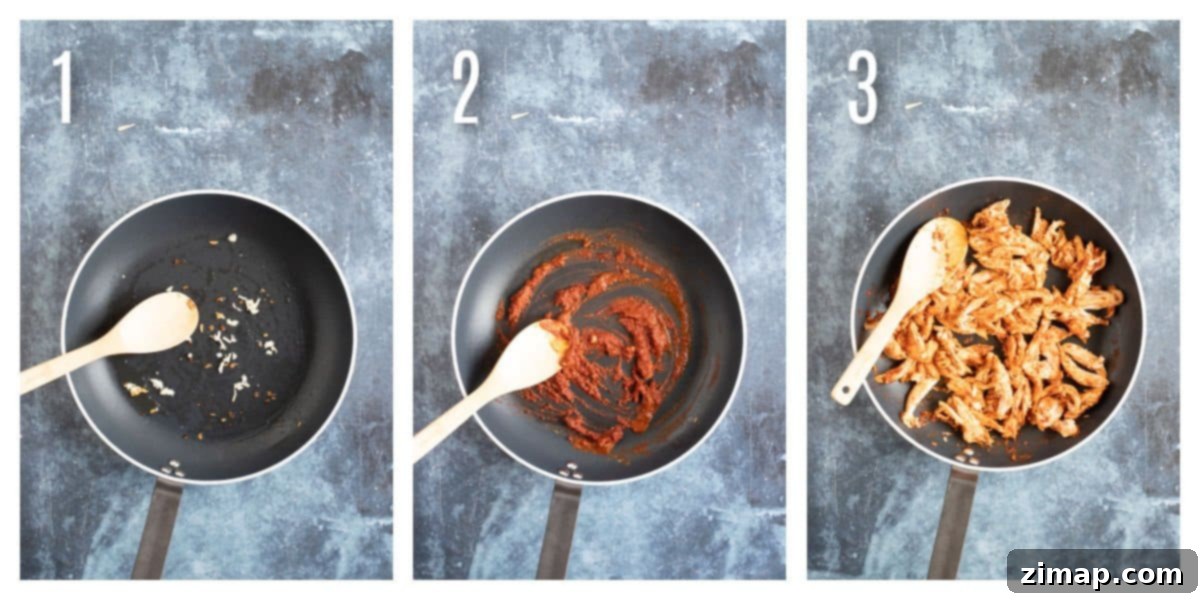 Εύκολα Τάκος με Περισσεύματα Κοτόπουλου 4 Making taco chicken in frying pan.