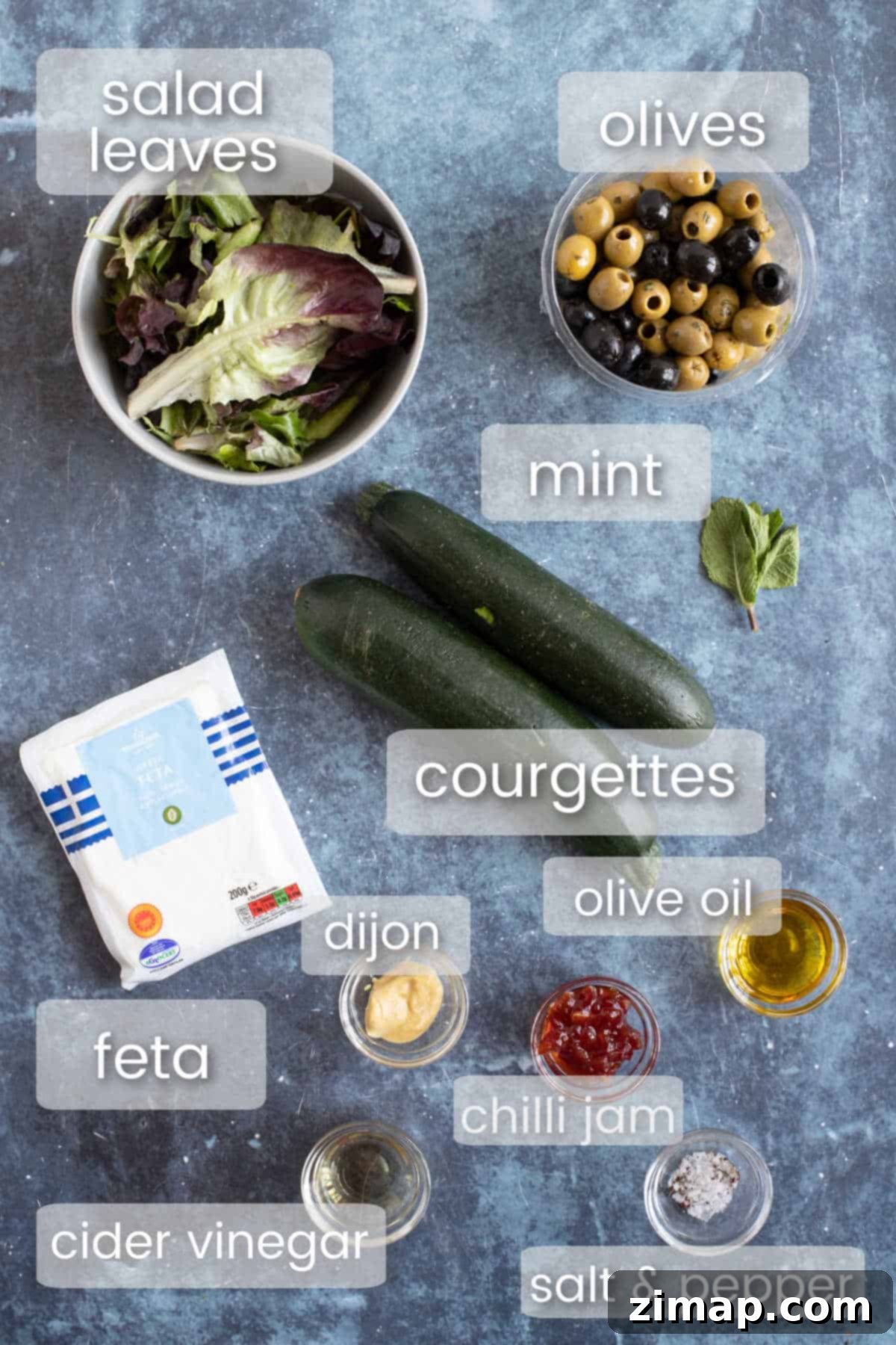 Εύκολη Σαλάτα με Κολοκύθι και Φέτα 3 Συστατικά που χρειάζονται για σαλάτα με κολοκυθάκια και φέτα.
