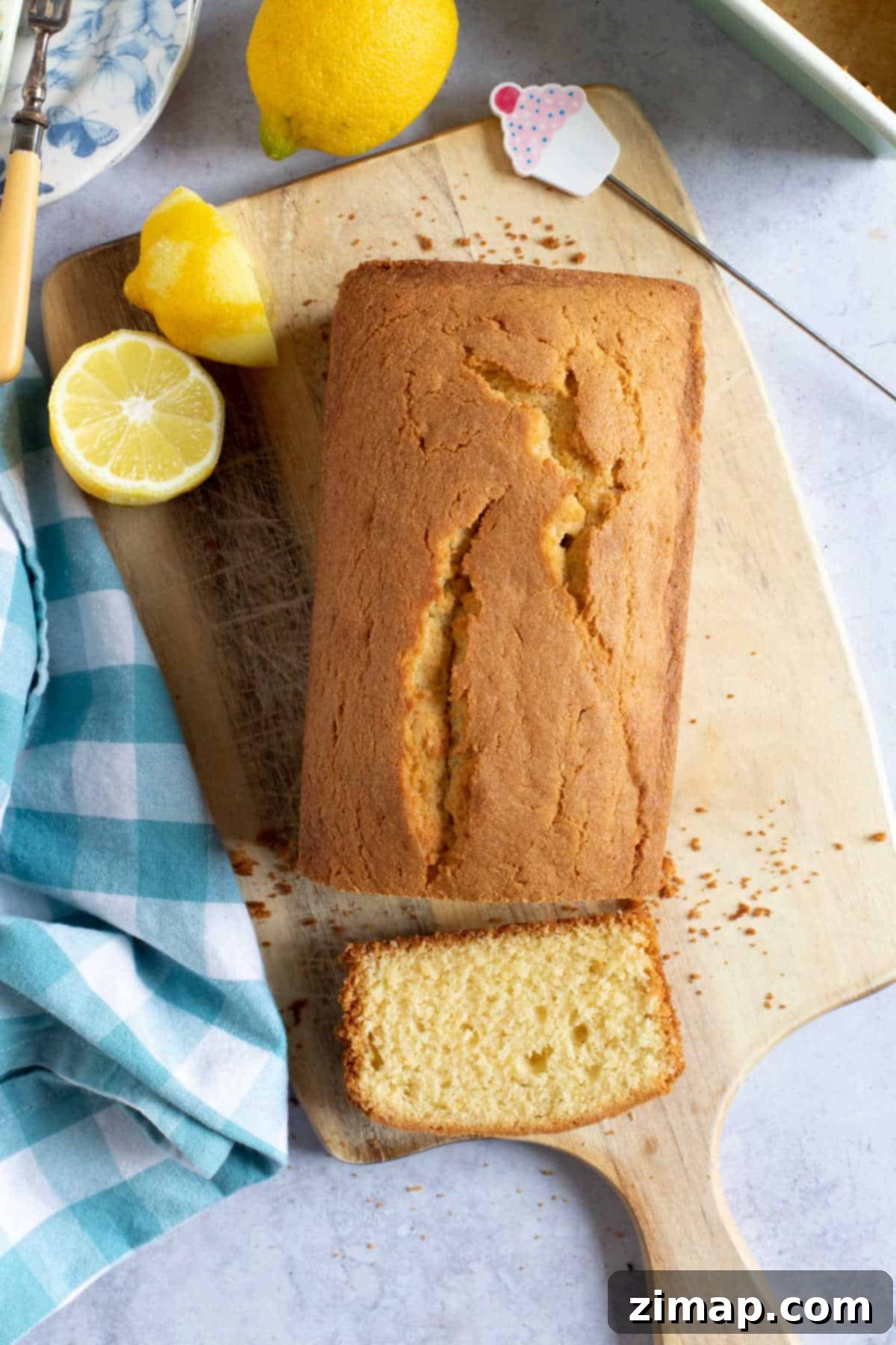 Εύκολη Συνταγή για Κέικ Μαδέιρα 6 A slice of madeira cake.