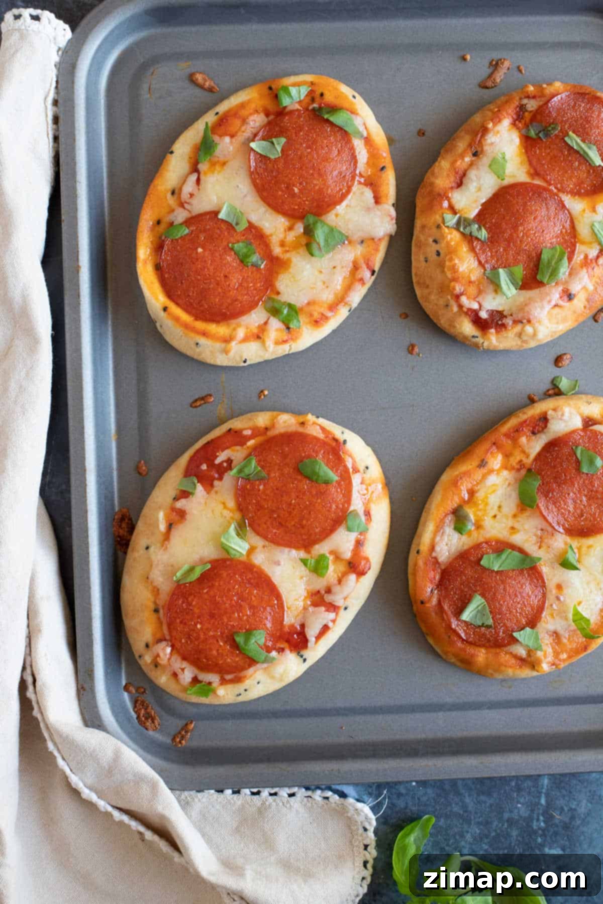 Εύκολη Πίτσα Ναάν στο Λεπτό 6 Πίτσα naan με πεπερόνι.