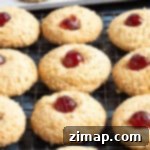 Εύκολες Λιωτές Στιγμές 6 Melting moments biscuits on a baking tray.