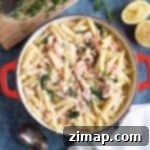 Εύκολα Ζυμαρικά με Σολομό και Γαρίδες 7 Μακαρονάδα με σολομό και γαρίδες με ψιλοκομμένο άνηθο στην κορυφή.
