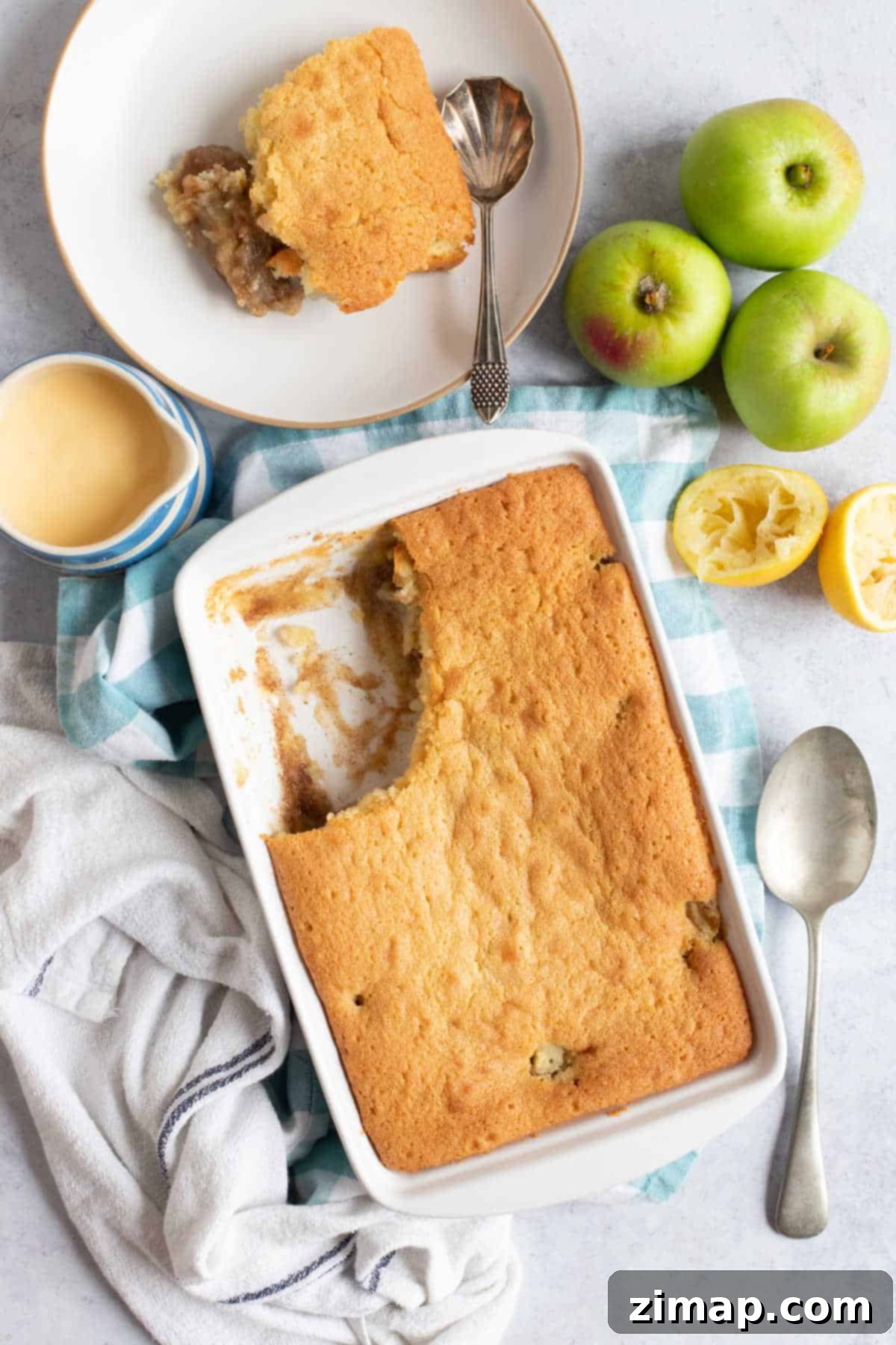 Εύκολη Πουτίγκα της Εύας 13 Eve's pudding σε πυρίμαχο σκεύος.