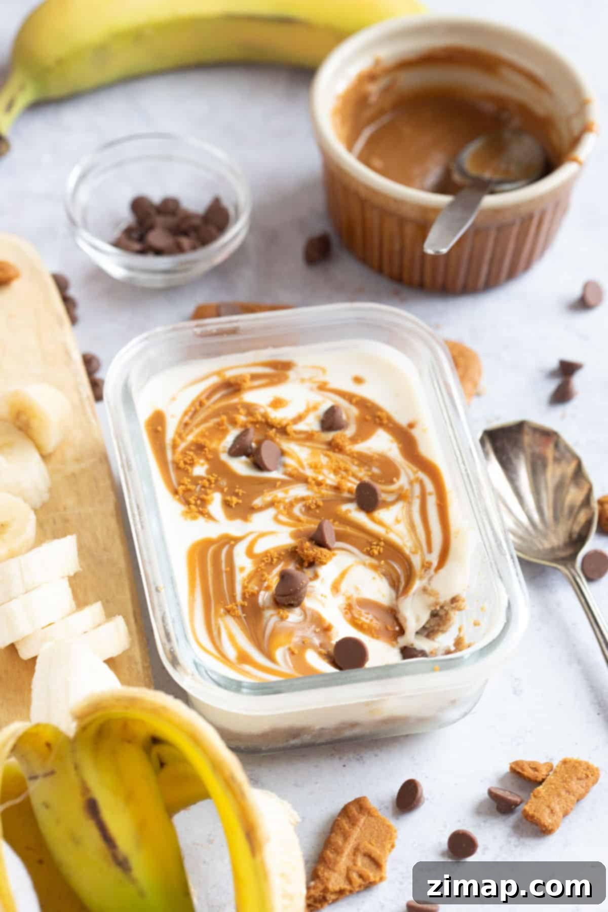 Εύκολο Weetabix ψυγείου 2 Overnight weetabix με Biscoff και κομματάκια σοκολάτας.