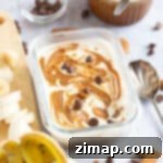 Εύκολο Weetabix ψυγείου 10 Overnight weetabix σε γυάλινο μπολ με φέτες μπανάνας.