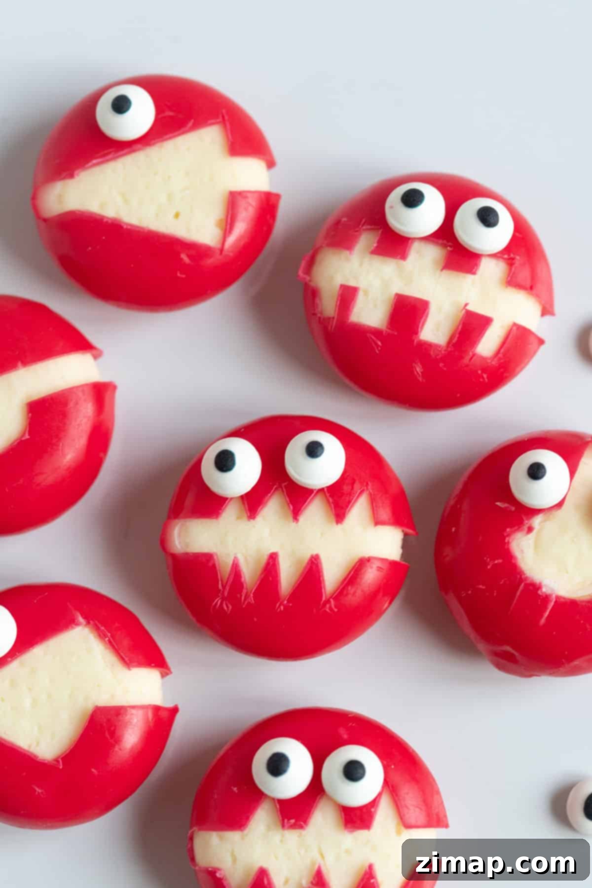 Εύκολα Αποκριάτικα Τερατάκια Babybel 2 Babybel cheese monsters with edible eyes.