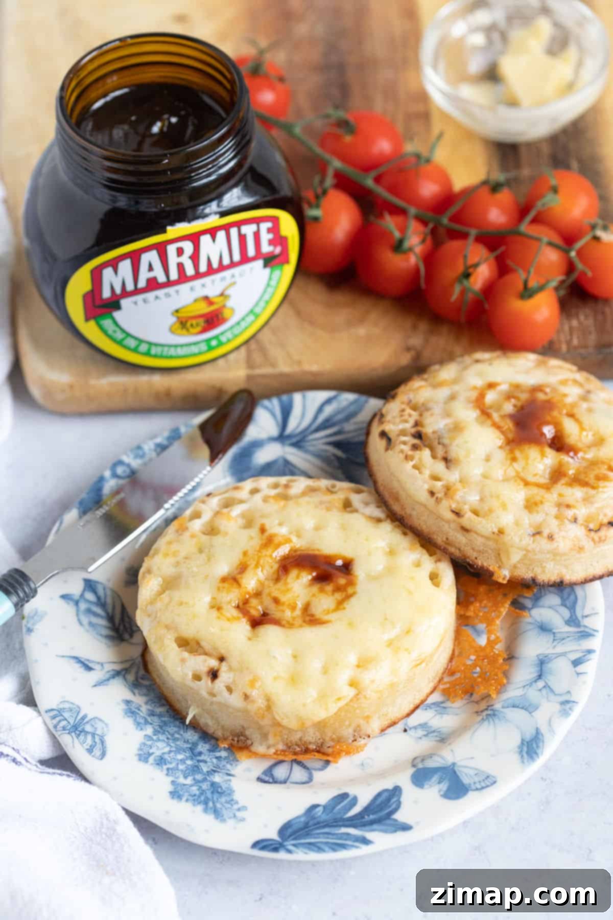 Τυροτηγανίτες από Φριτέζα Αέρος 2 Crumpets στη φριτέζα αέρος με λιωμένο τυρί και marmite.