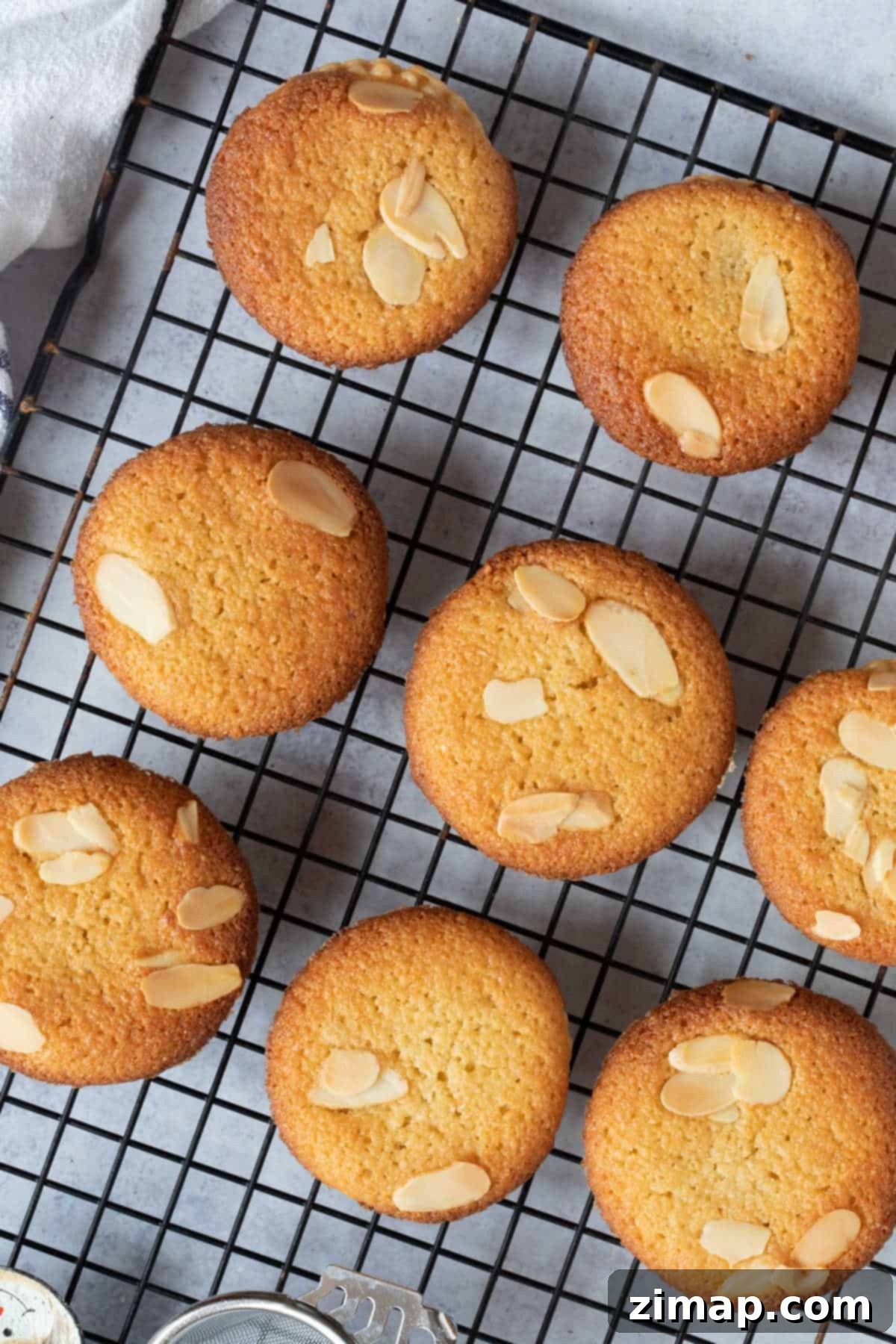 Εύκολα Μίνς Πάι με Φραντζιπάν 7 Frangipane mince pies σε συρμάτινη σχάρα ψύξης.