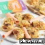 Χορτοφαγικές Τυρομπουκιές Στίλτον με Ζαμπόν Quorn 9 Quorn ham and stilton rarebit bites σε μια λευκή πιατέλα.