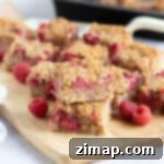 Οι Πιο Εύκολες Μπάρες Βρώμης με Σμέουρα 8 A stack of raspberry flapjacks.