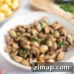 Εύκολα Σκορδάτα Μανιτάρια στη Φριτέζα Αέρος 9 Χρυσαφένια σκορδάτα μανιτάρια από φριτέζα αέρος σε πιάτο.