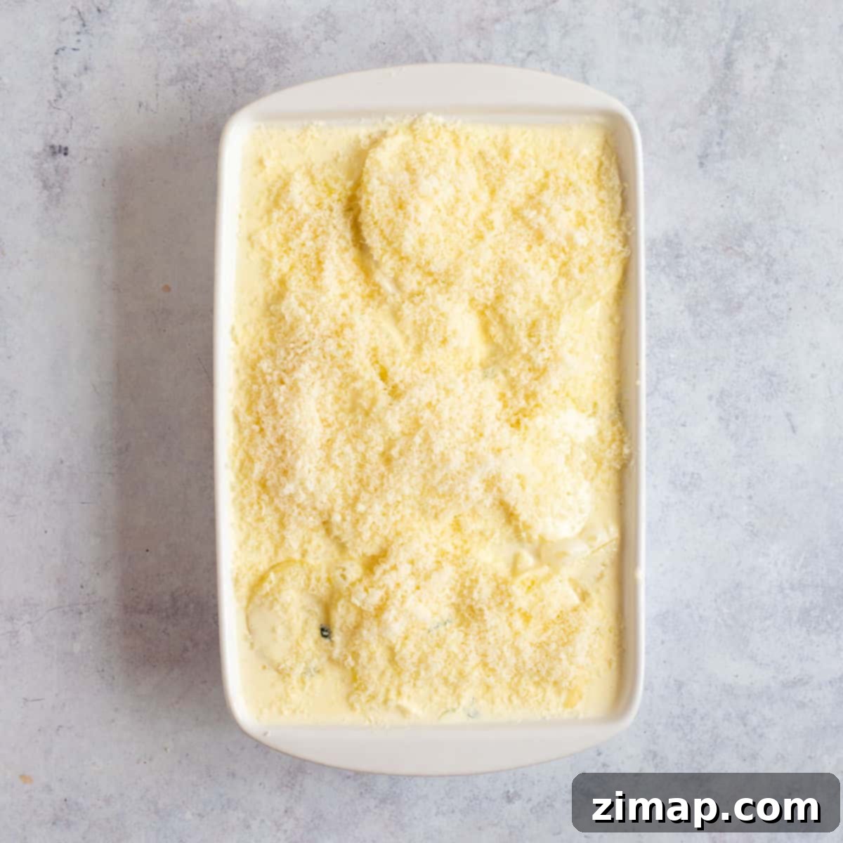 Εύκολες Πατάτες Ντοφινουά 6 Layered potatoes in gratin dish.