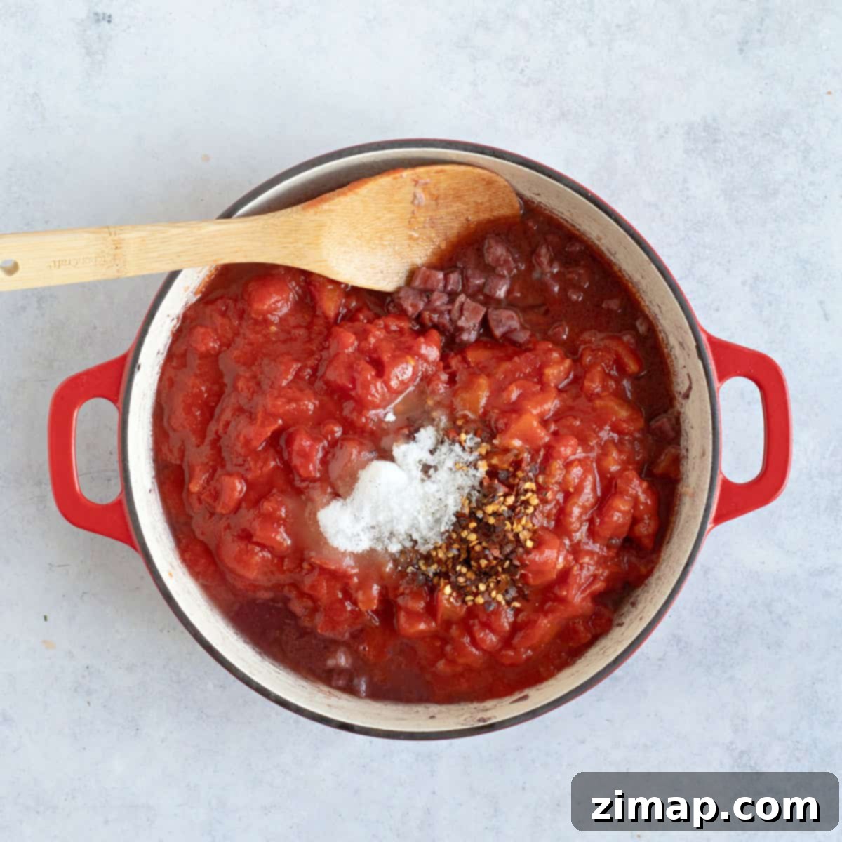 Εύκολο Μπουκατίνι αλ'Αματριτσιάνα 7 Chopped tomatoes in a pan.
