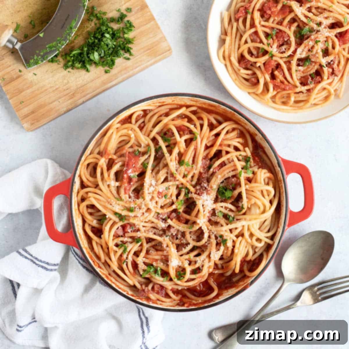 Εύκολο Μπουκατίνι αλ'Αματριτσιάνα 9 Bucatini all'Amatriciana in a pan.