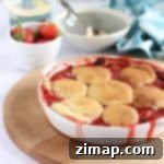 Εύκολο Ψητό Φράουλας 8 Cobbler Φράουλας σε μεγάλο σκεύος σερβιρίσματος