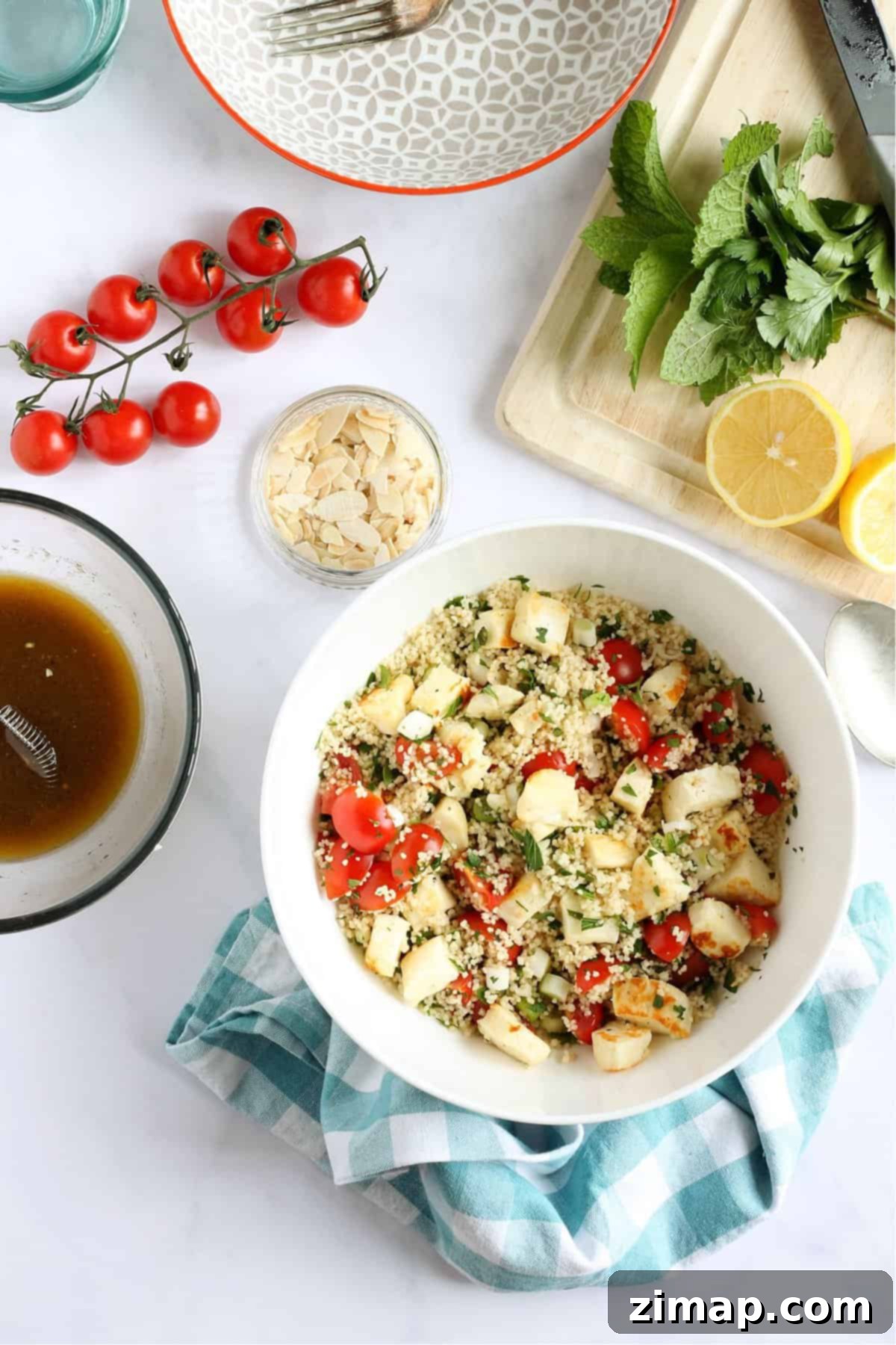 Αρωματική Σαλάτα Χαλούμι με Κους Κους 2 Overhead shot of halloumi couscous
