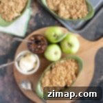 Το πιο εύκολο κραμπλ μήλου με αρωματική γέμιση 6 Πλάνο από ψηλά κραμπλ γλυκού κιμά και μήλου με clotted cream.